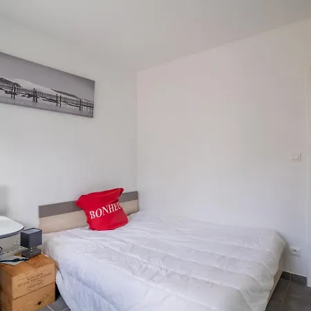 Holiday home Maison Contemporaine A - 6 Pers, Proche Lac, Jardin, Quartier Calme, Avec Wifi - Fr-1-521-112